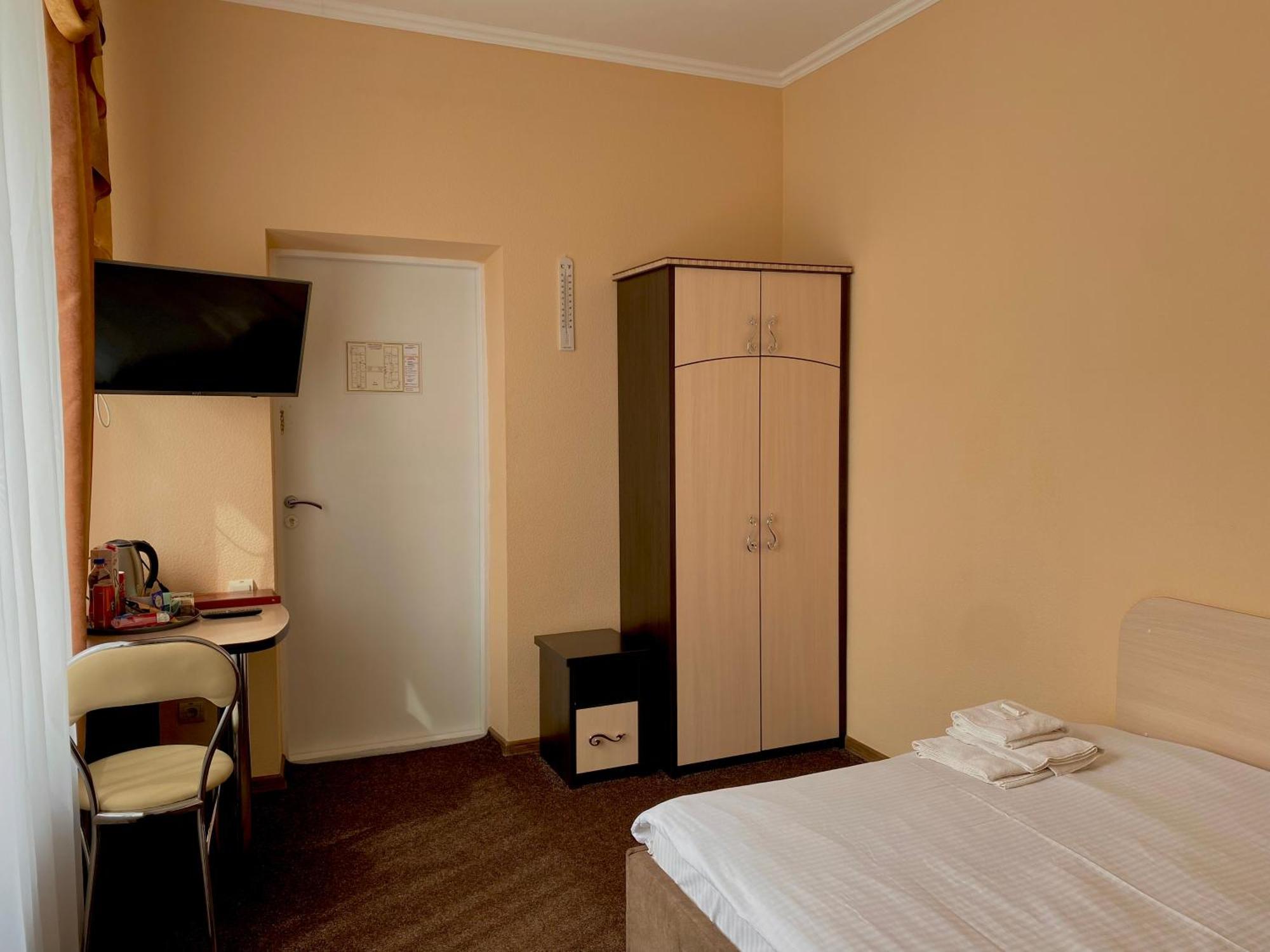 Орхідея Hotel Romny Eksteriør billede
