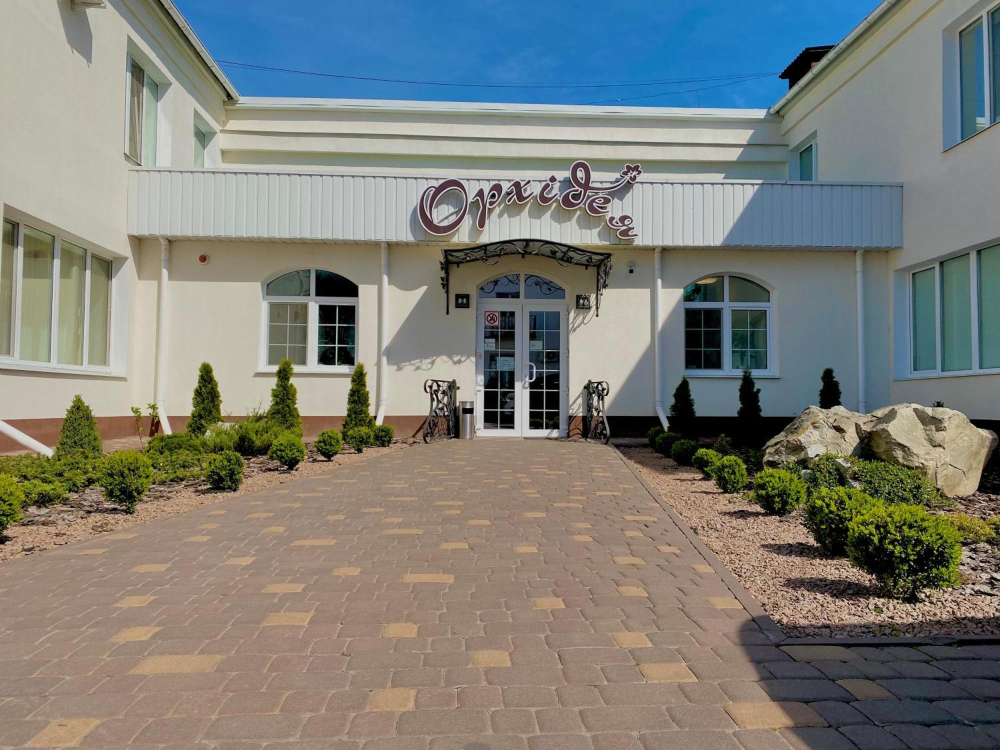 Орхідея Hotel Romny Eksteriør billede
