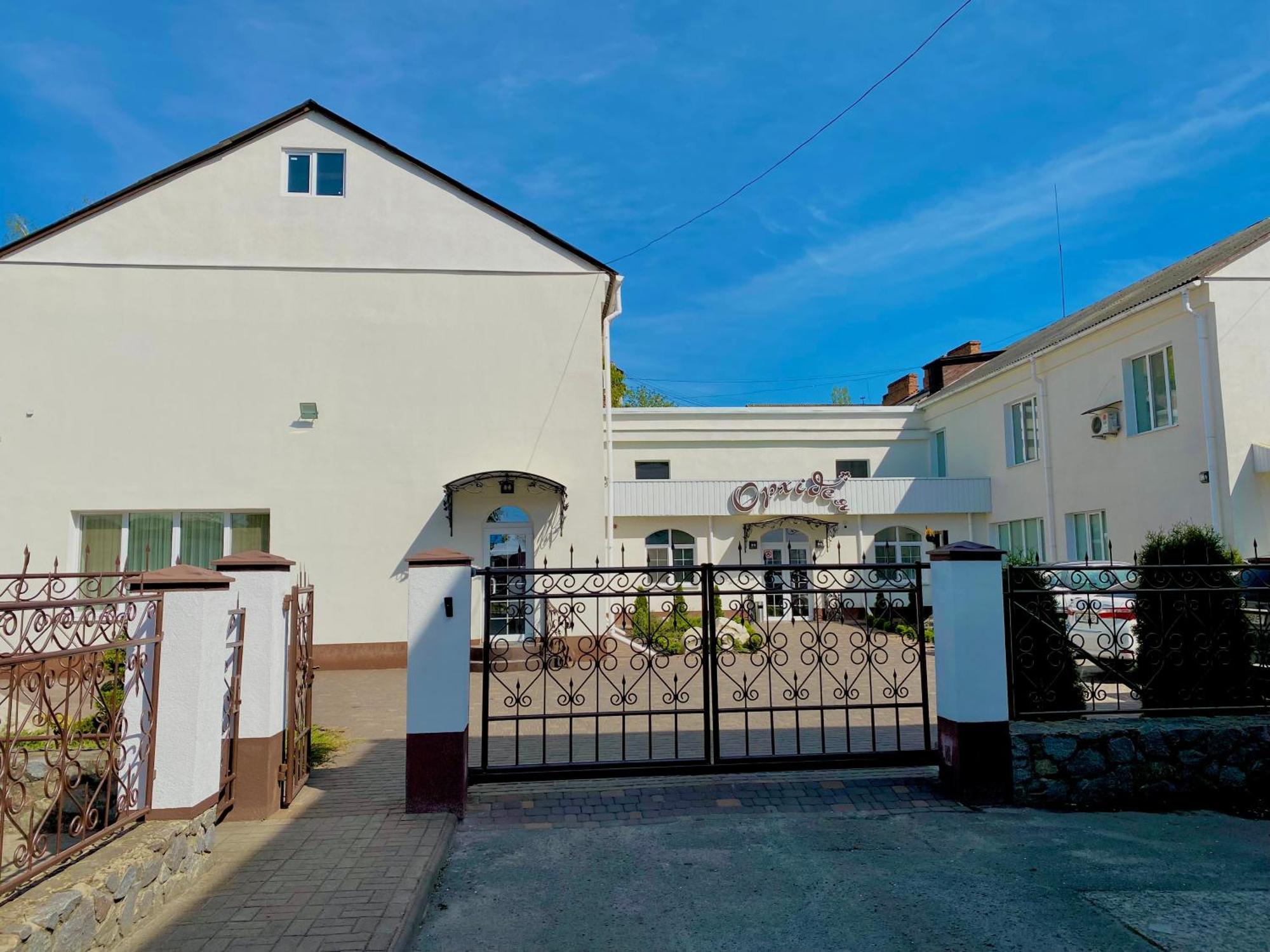 Орхідея Hotel Romny Eksteriør billede