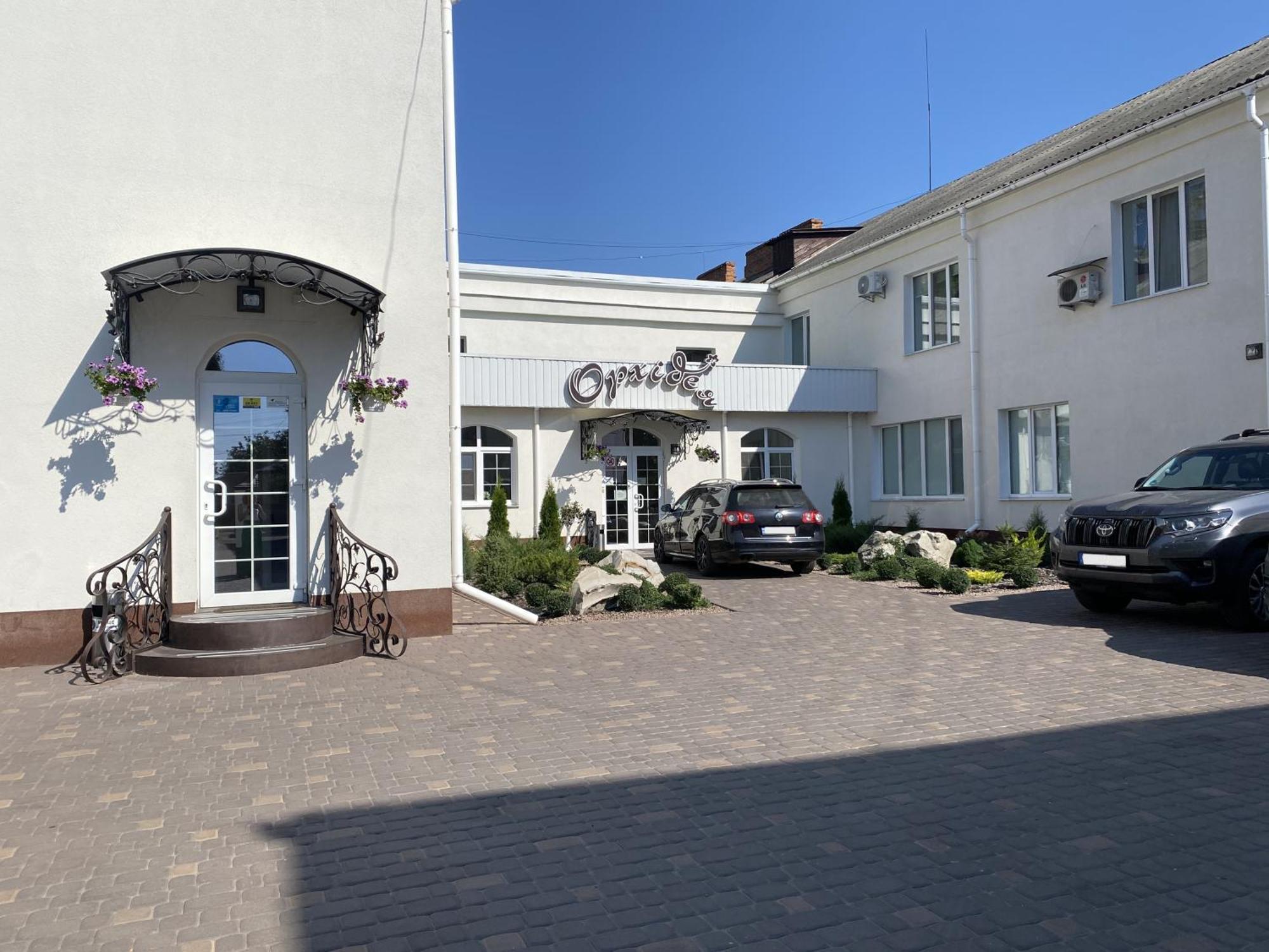 Орхідея Hotel Romny Eksteriør billede