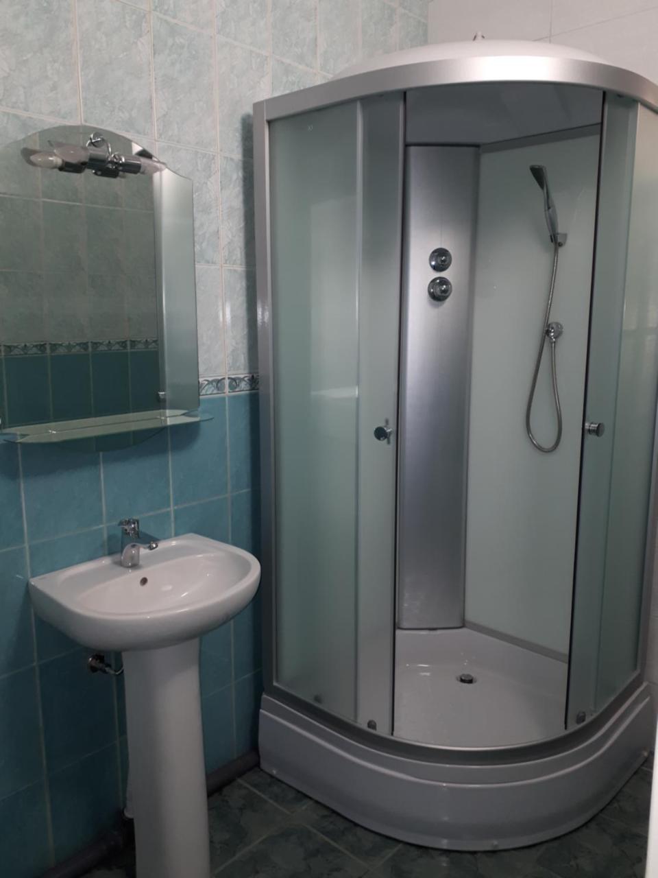 Орхідея Hotel Romny Eksteriør billede