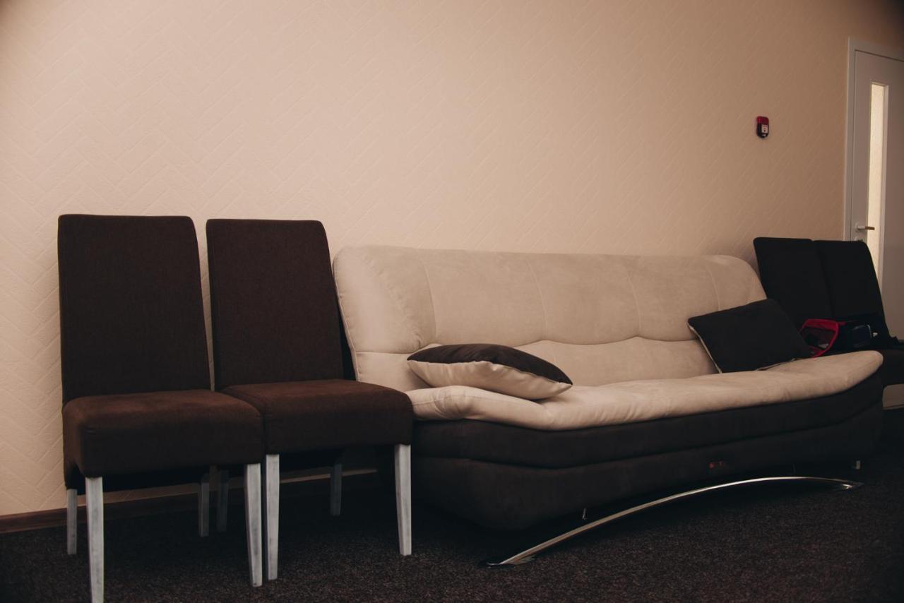 Орхідея Hotel Romny Eksteriør billede