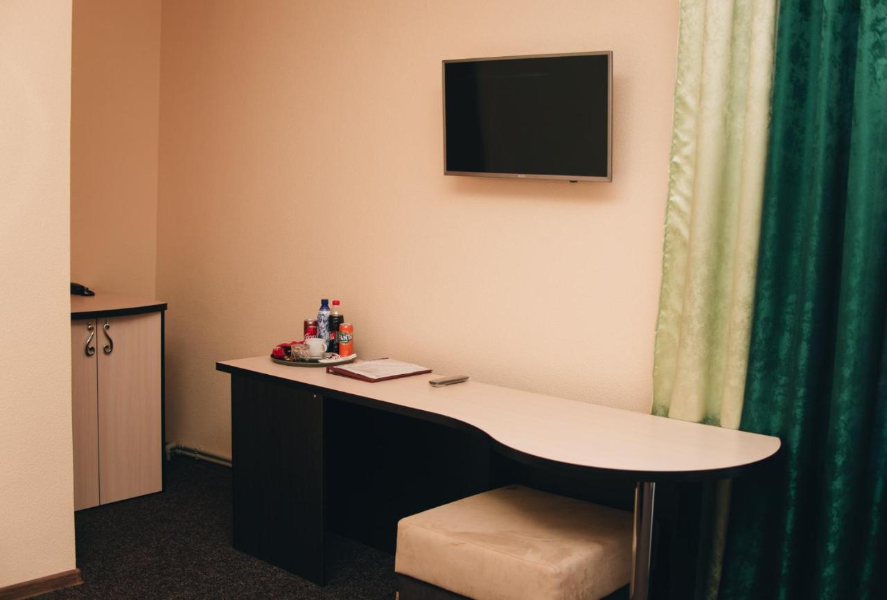 Орхідея Hotel Romny Eksteriør billede