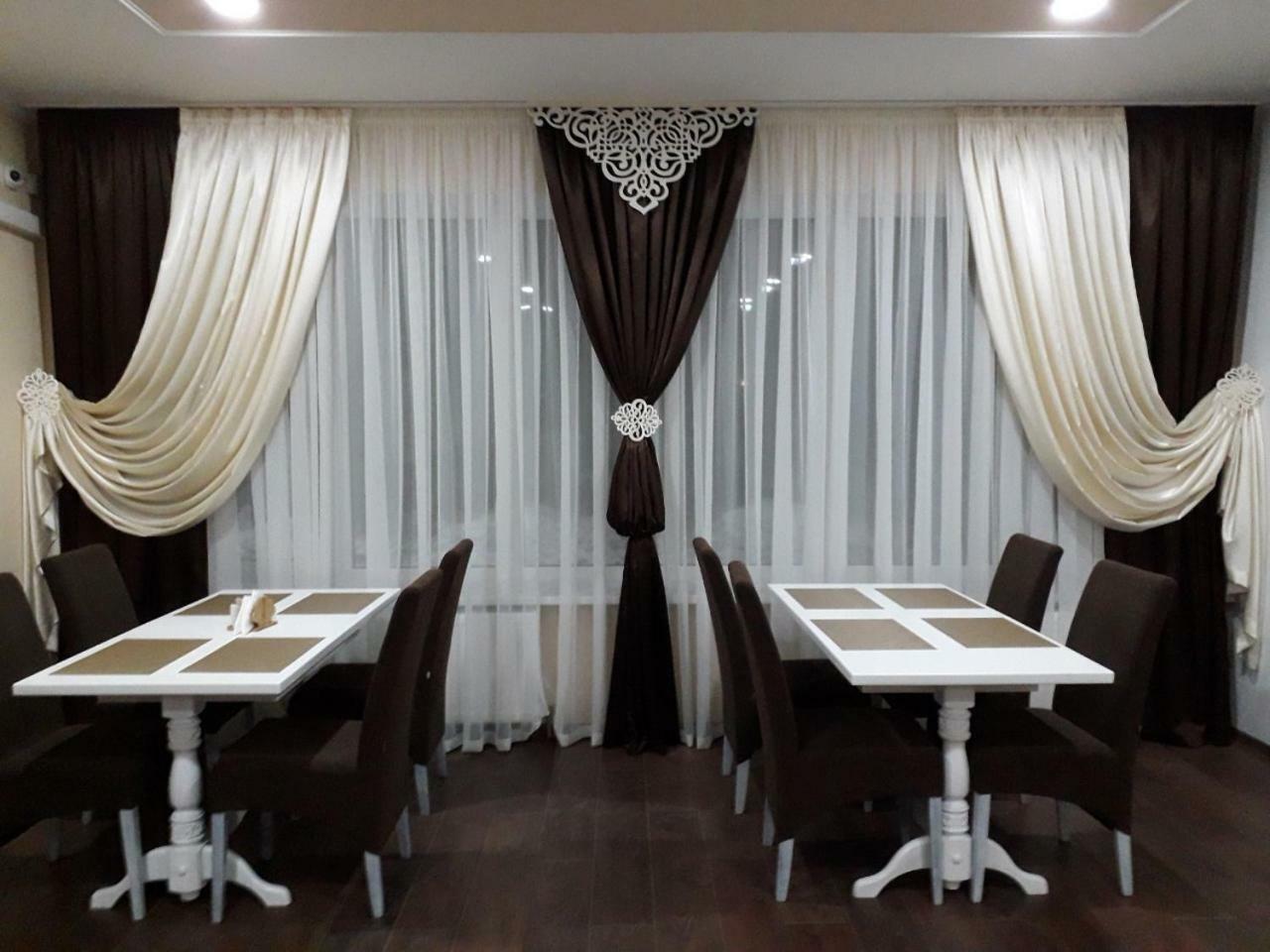 Орхідея Hotel Romny Eksteriør billede